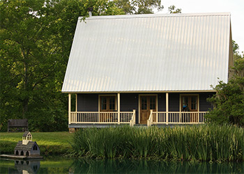A 2 bedroom cabin with queen bed plus another bedroom with 2 single beds